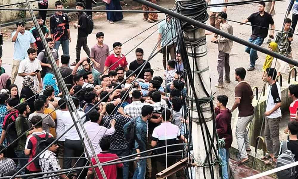 জবিতে ছাত্রদল-শিবিরের সংঘর্ষ, উত্তপ্ত ক্যাম্পাস