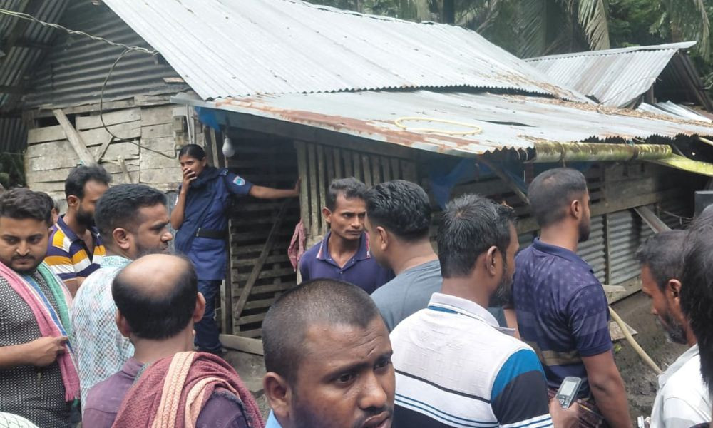 বাগেরহাটে এক ঘর থেকে একই পরিবারের তিনজনের মরদেহ উদ্ধার, সবার