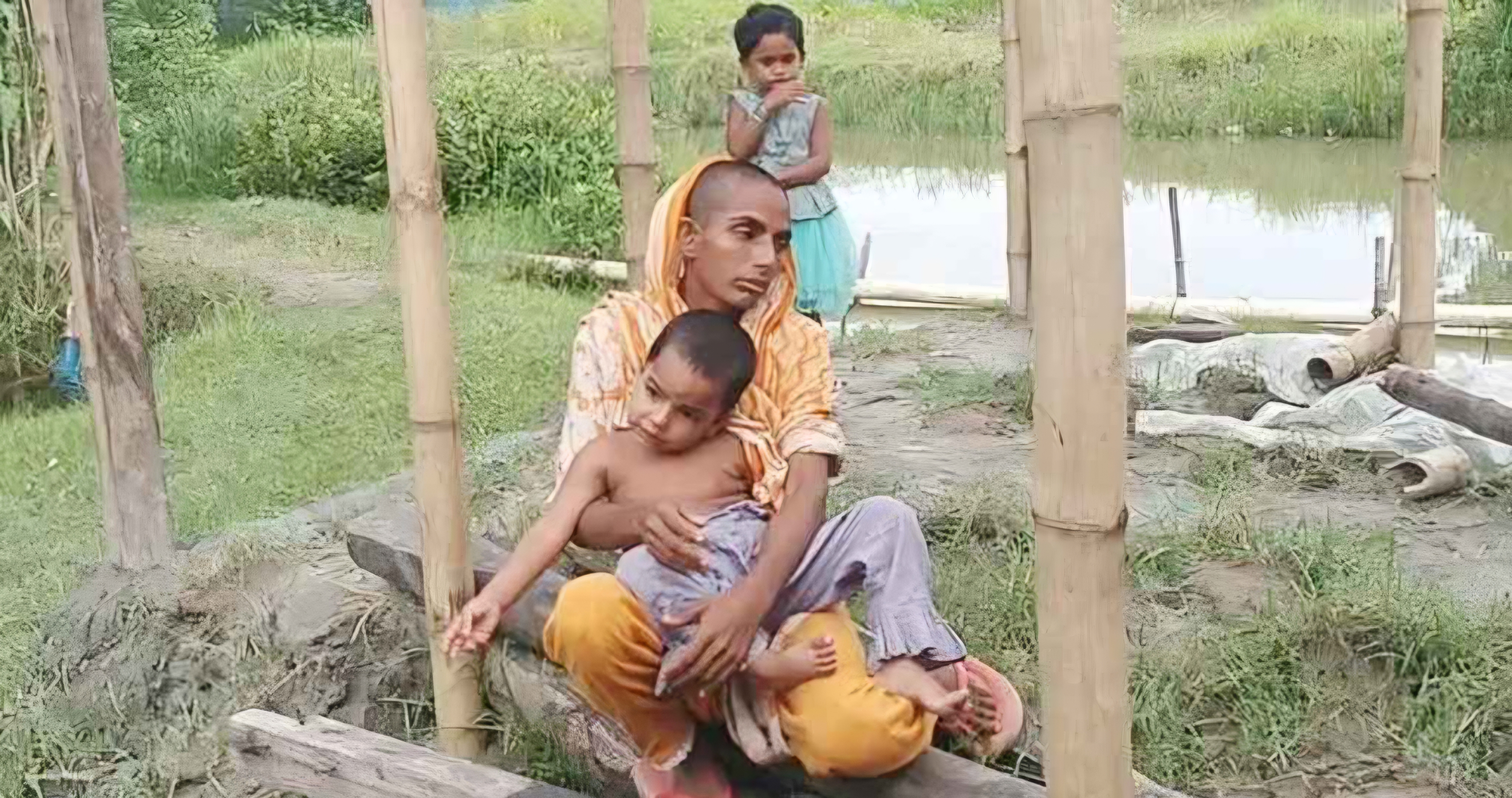 সন্তানের মাথা গোঁজার ঠাঁই পেতে মাথার চুল বিক্রি করলেন মা