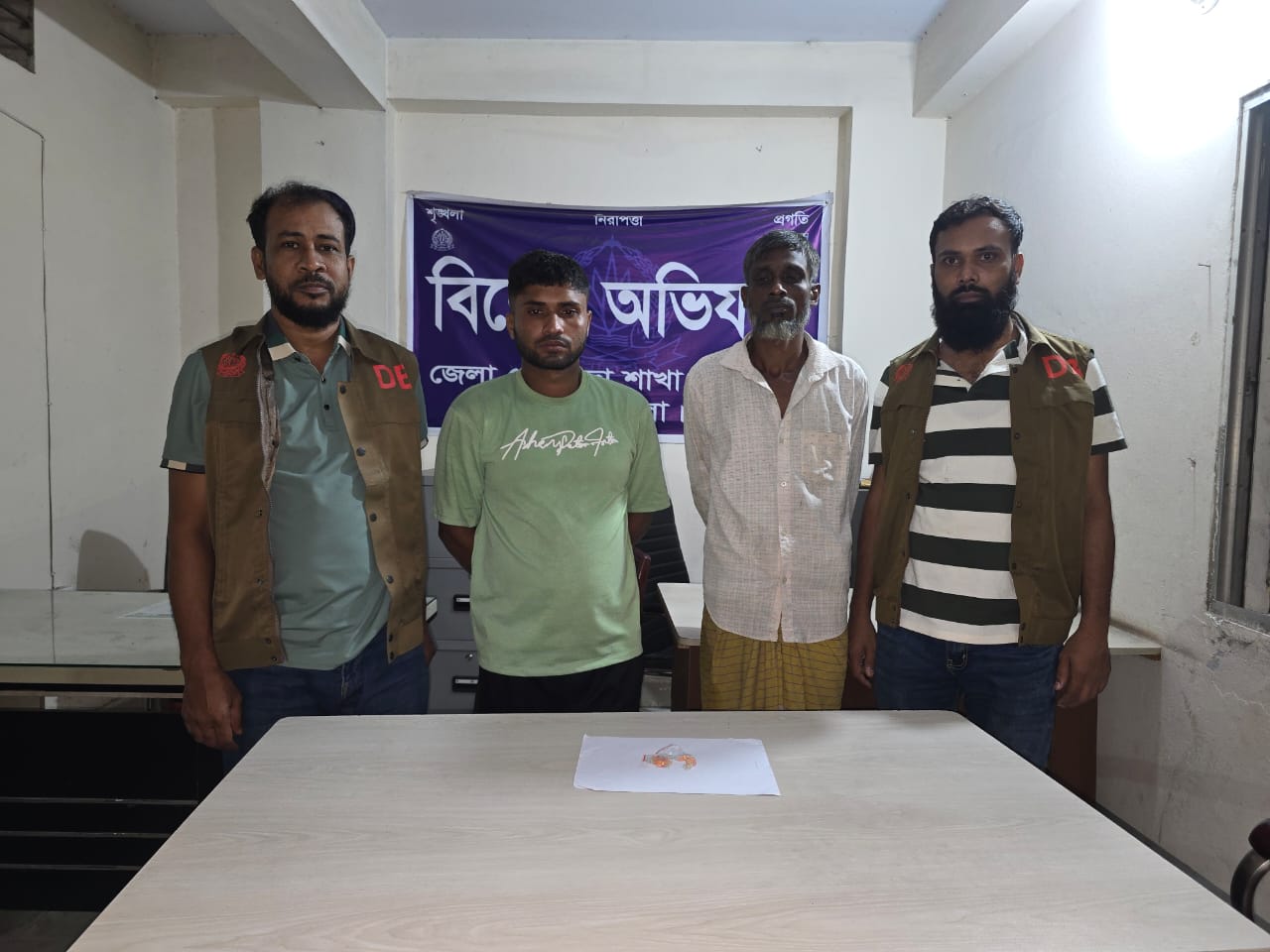 ইয়াবাসহ দুই মাদক কারবারি গ্রেপ্তার