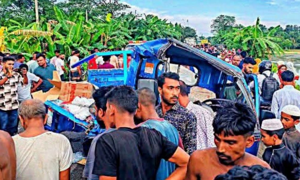 নেত্রকোনায় পিকআপ-ট্রাকের মুখোমুখি সংঘর্ষ, নিহত ৪
