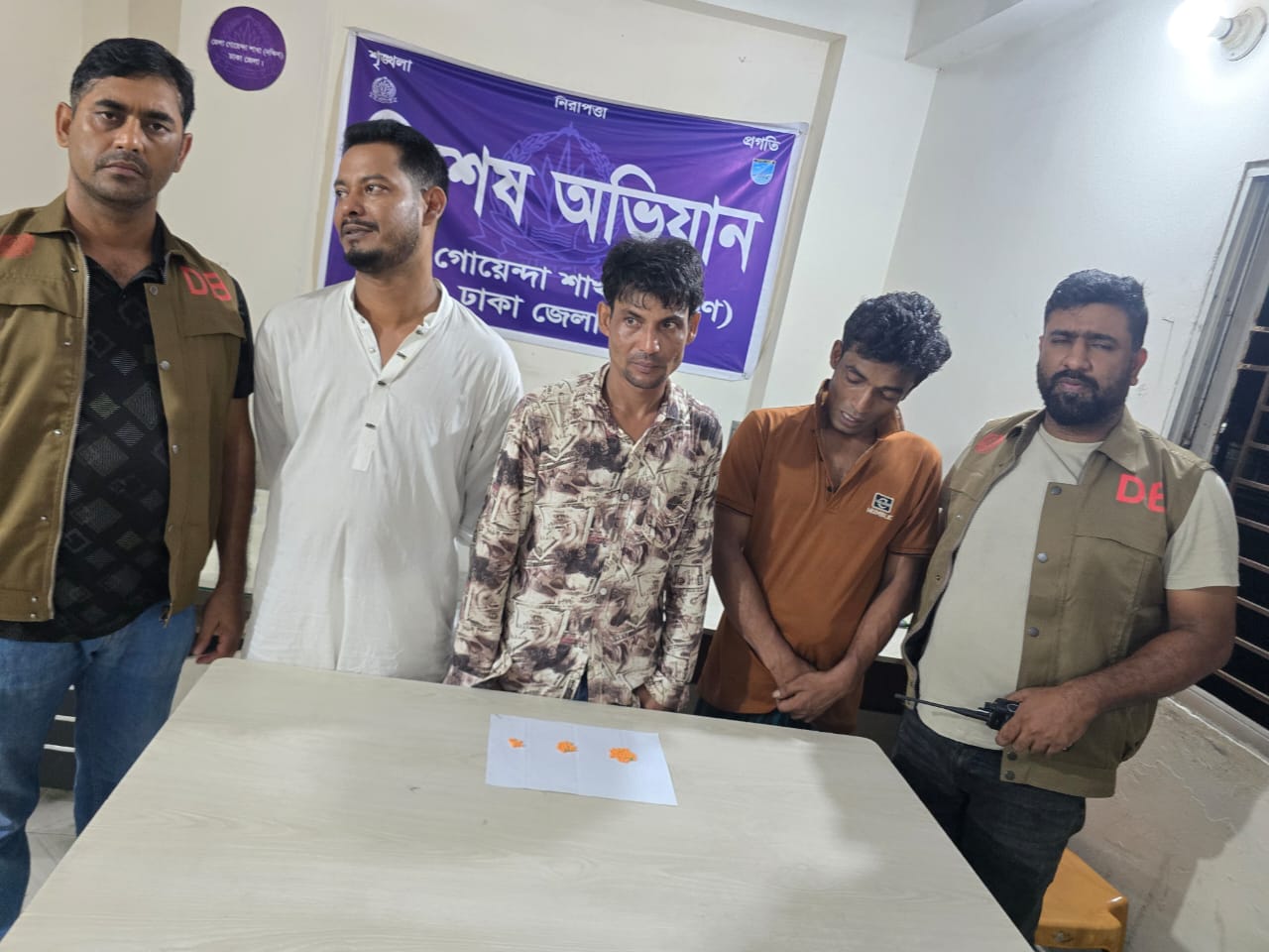নবাবগঞ্জে ৬০ পিস ইয়াবাসহ তিন মাদক কারবারি গ্রেপ্তার